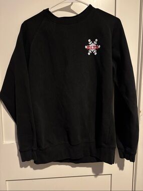 Oura Black Crewneck Sweatshirt with Small Red & White Logo